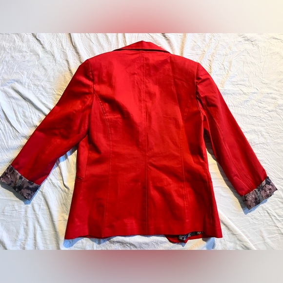L’altra Moda Women's Red Blazer w Floral Interior and Rolled Cuff Size 42 - Picture 14 of 15